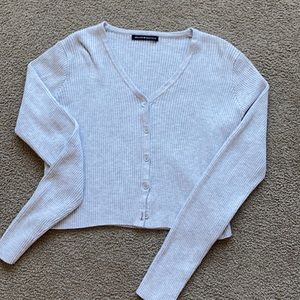 grey cropped long sleeve shirt